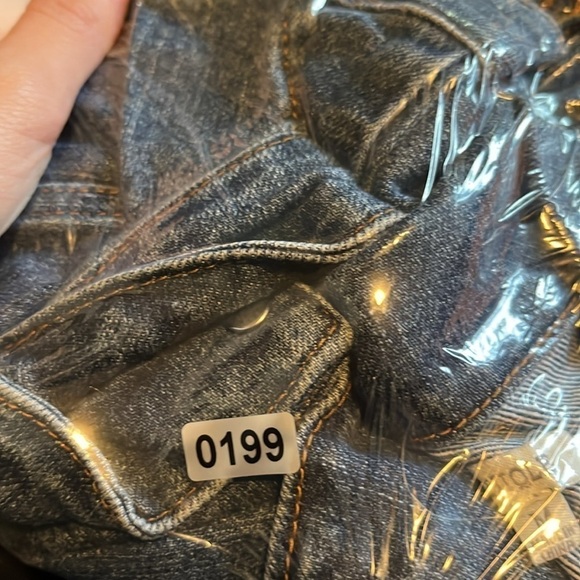 Chiqle medium wash waist crop denim jean jacket size medium - Picture 8 of 8